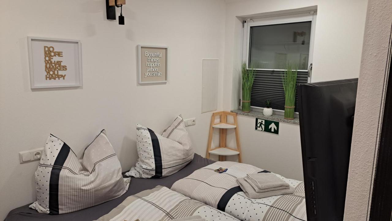 Appartment-Ferienwohnung Mit Kueche, Bad, Kostenlos Wlan, Modern Eingerichtet Roding Exteriör bild